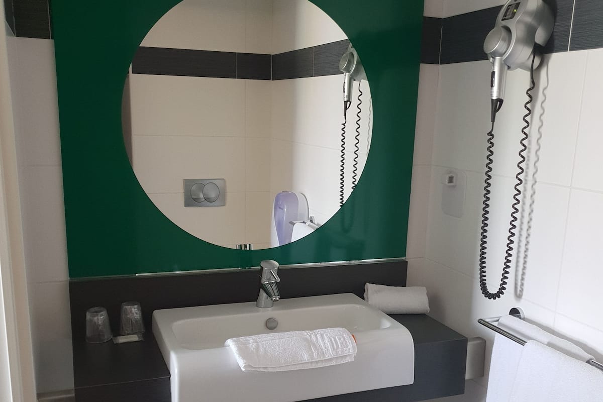 eco-friendly toiletries, hair dryer, towels