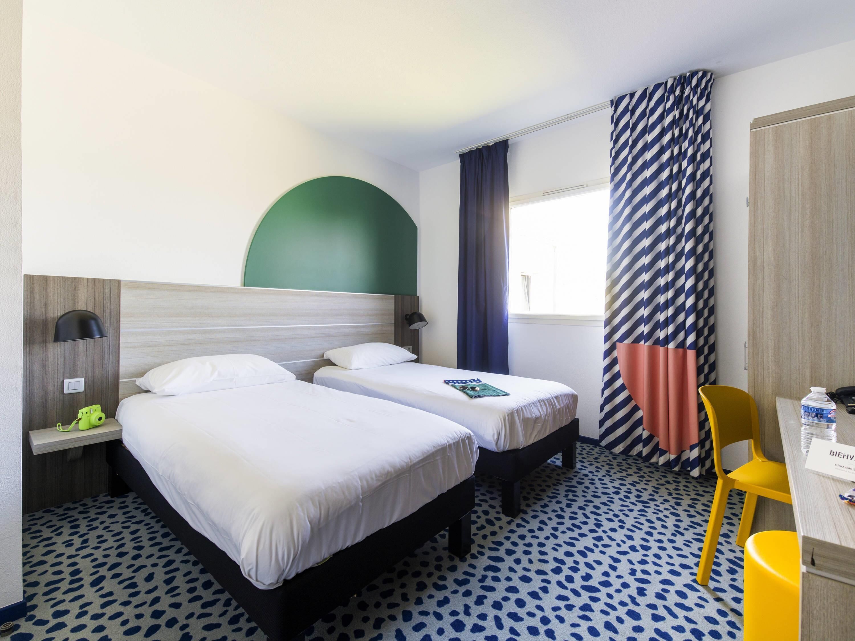 20 chambres, coffres-forts dans les chambres, bureau