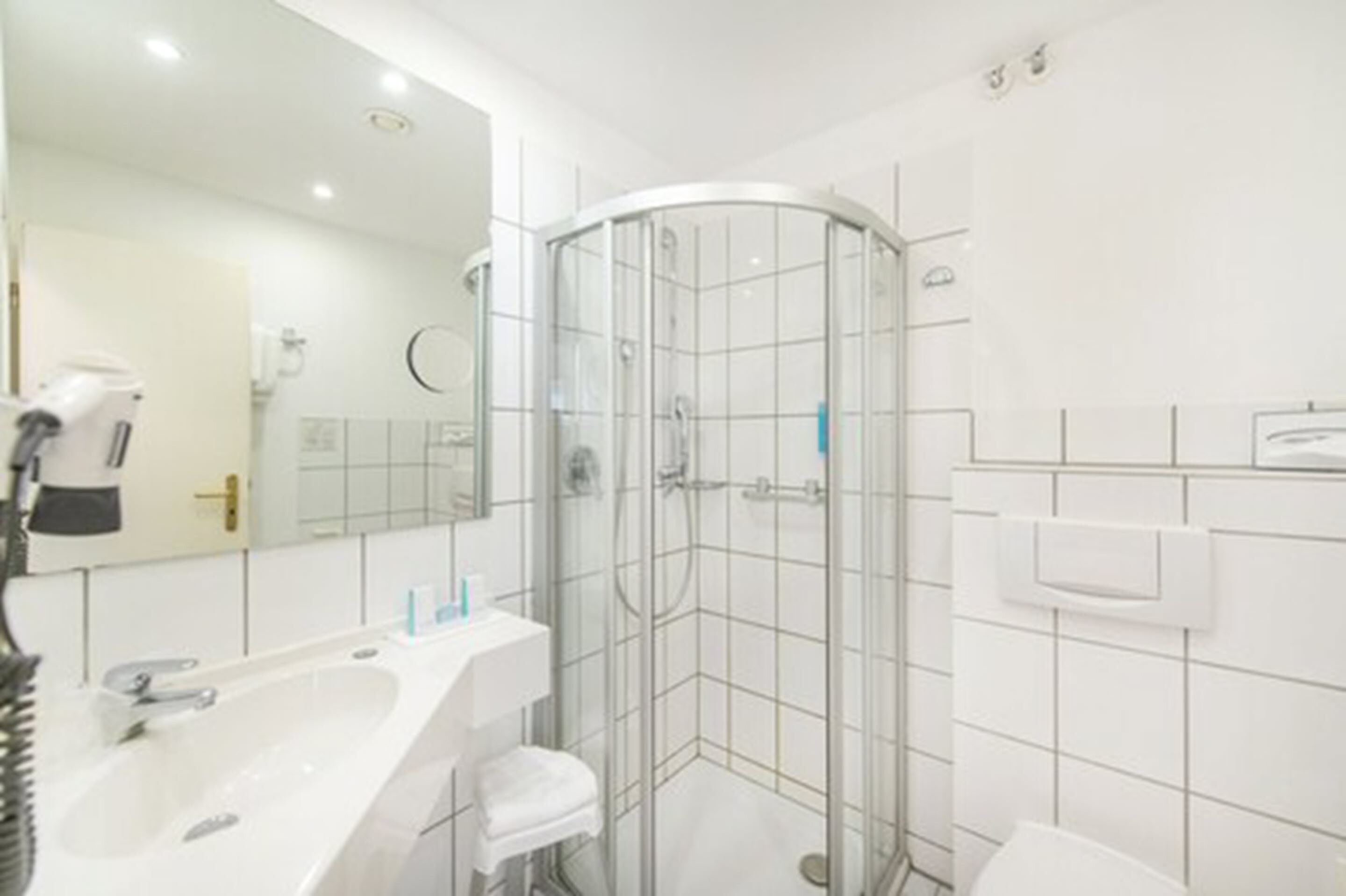 room, river view | bathroom | shower, towels