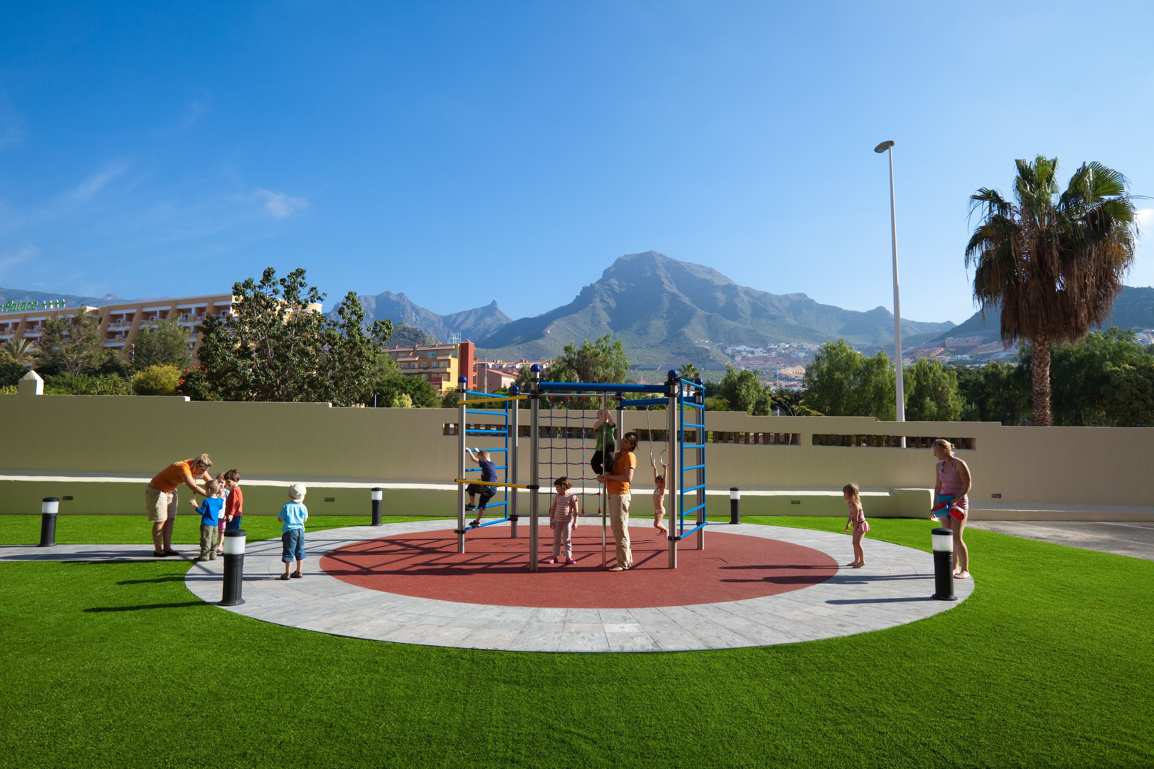 children’s play area – outdoor