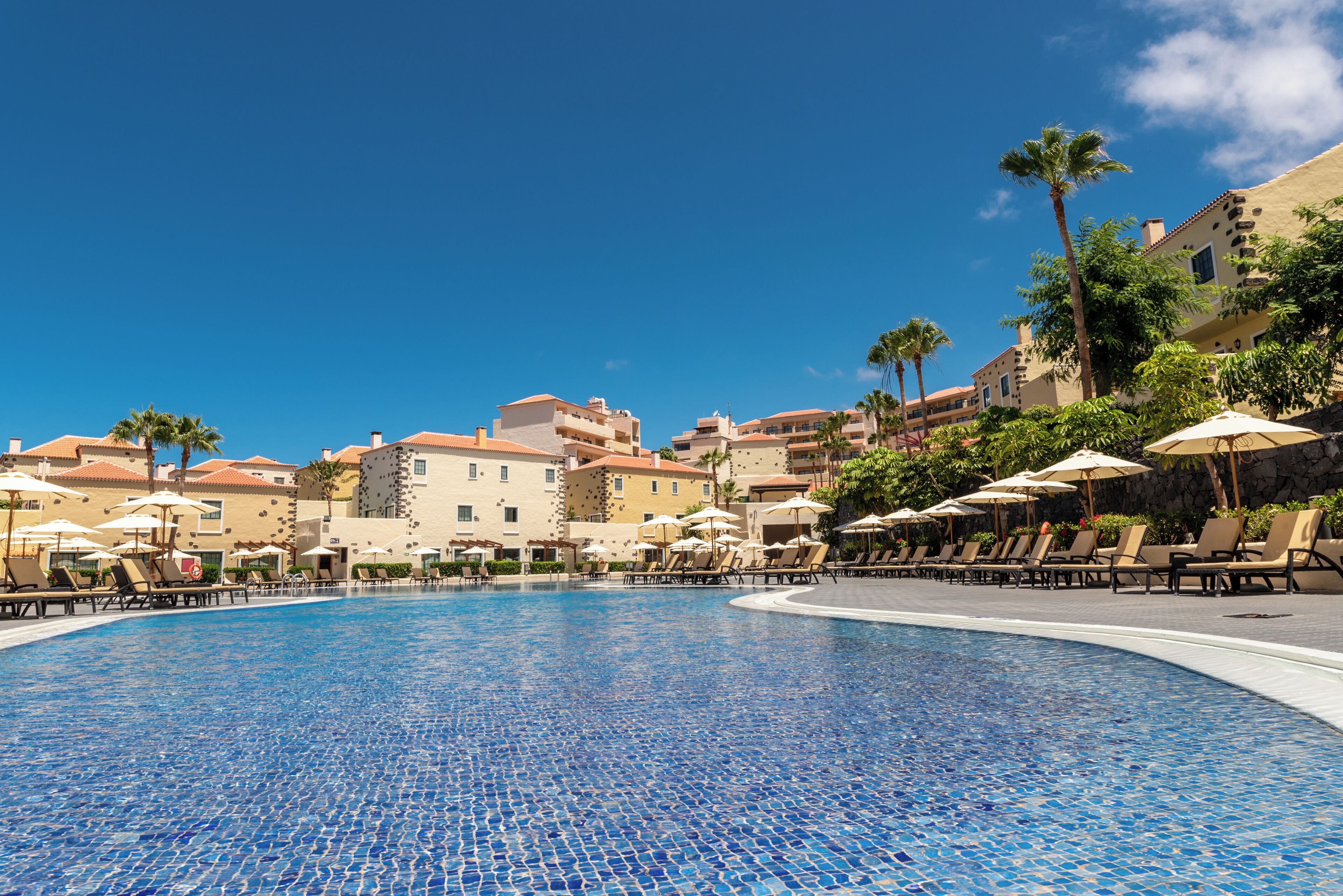 3 outdoor pools, open 10:00 am to 6:00 pm, pool umbrellas, pool loungers