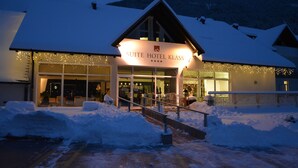 Front of property - evening/night - Suite Hotel Klass (Kranjska Gora)
