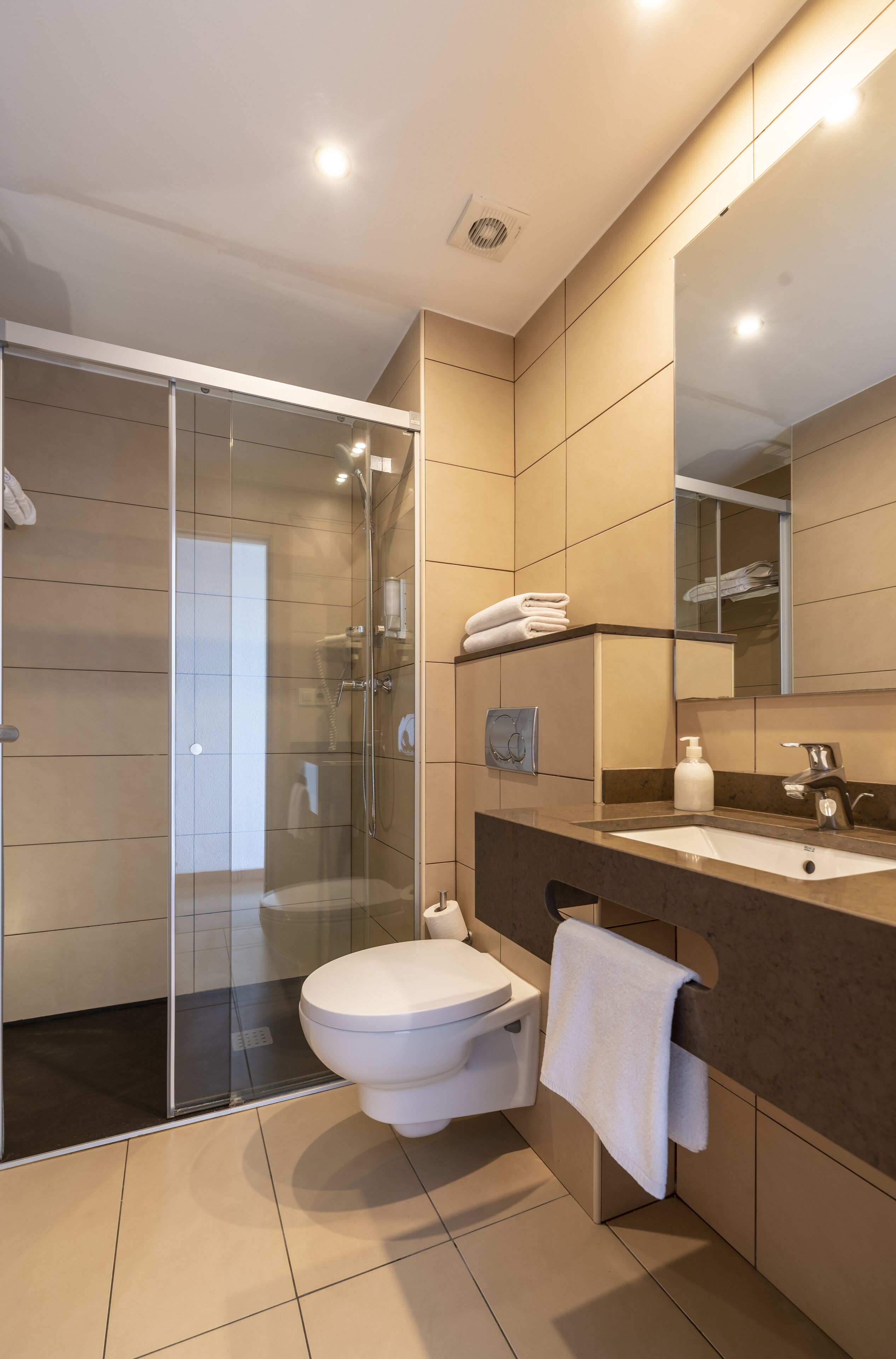 apartment, 1 bedroom, sea view | bathroom | shower, free toiletries, hair dryer, towels