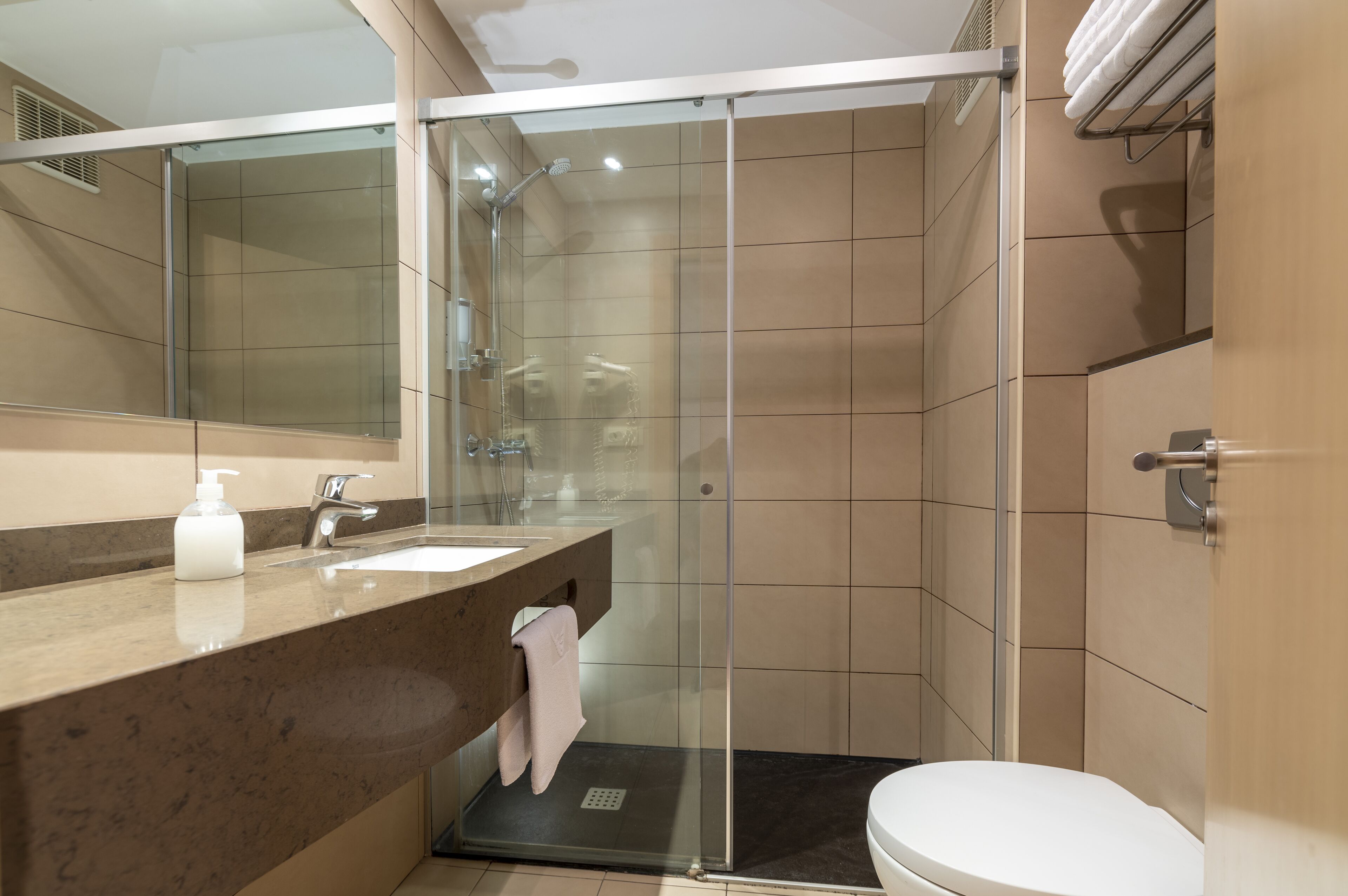 apartment, 1 bedroom | bathroom | shower, free toiletries, hair dryer, towels