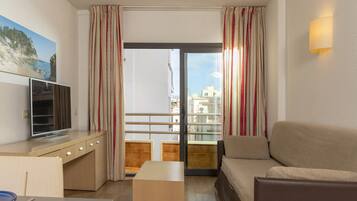 Appartement, 1 chambre | Coin séjour | Télévision