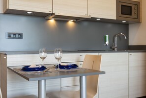 Studio, Ocean View | Private kitchen - Almirall Apartaments (Lloret de Mar)