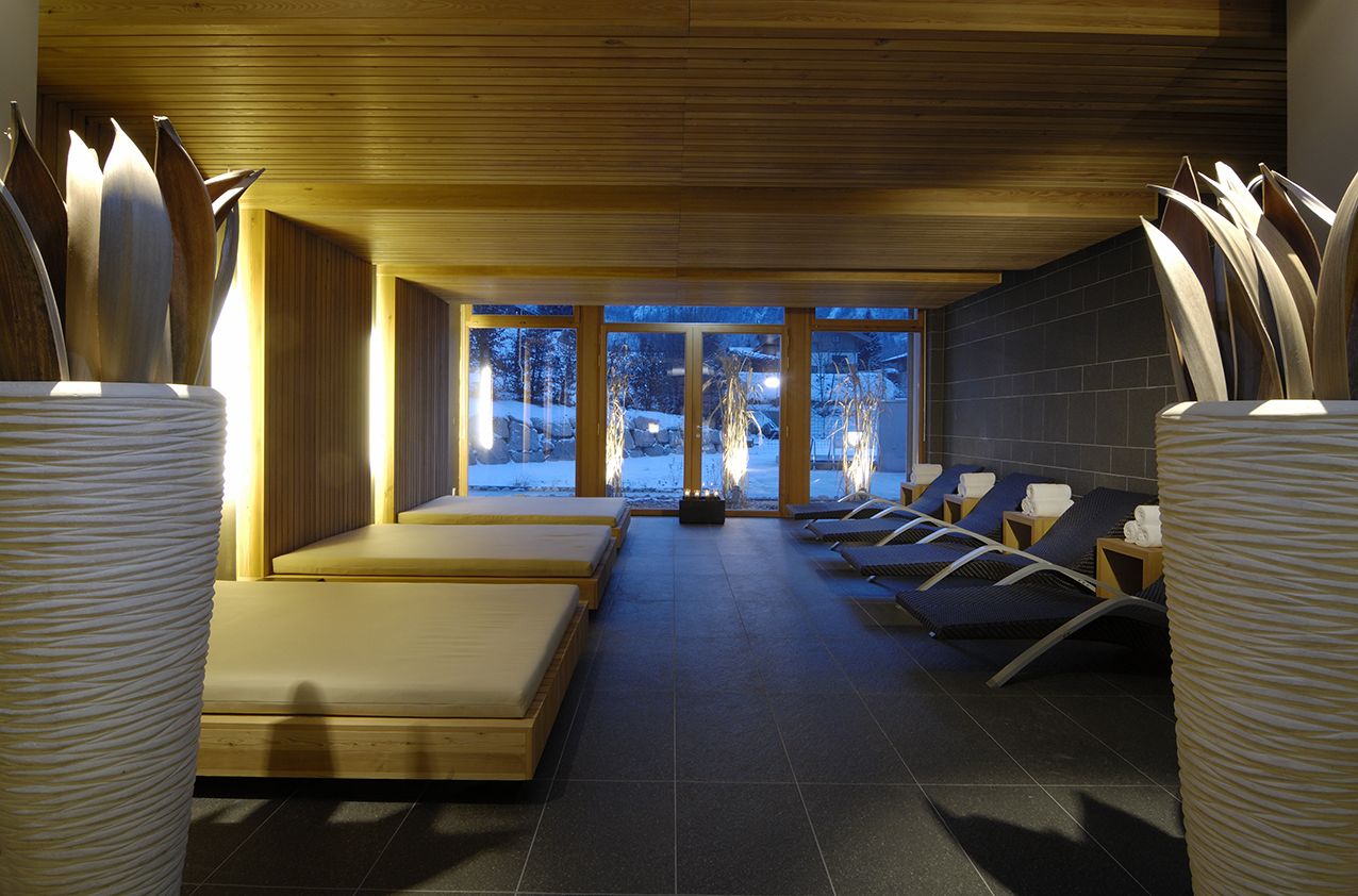 Sauna, steam room, deep-tissue massages, sports massages