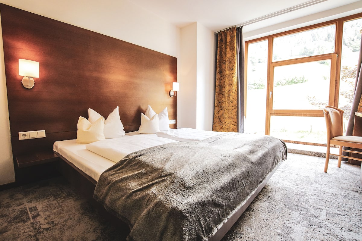 Suite, 2 slaapkamers, uitzicht op bergen (XXL) | Luxe beddengoed, een kluis op de kamer, een bureau, geluiddichte muren