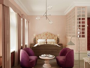 Lit avec matelas à plateau-coussin, coffre-fort, décor unique
