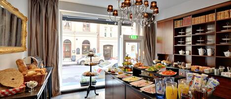 Gratis komplett frukost varje dag