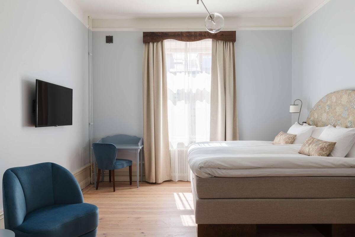 Surmatelas, coffres-forts dans les chambres, rideaux occultants