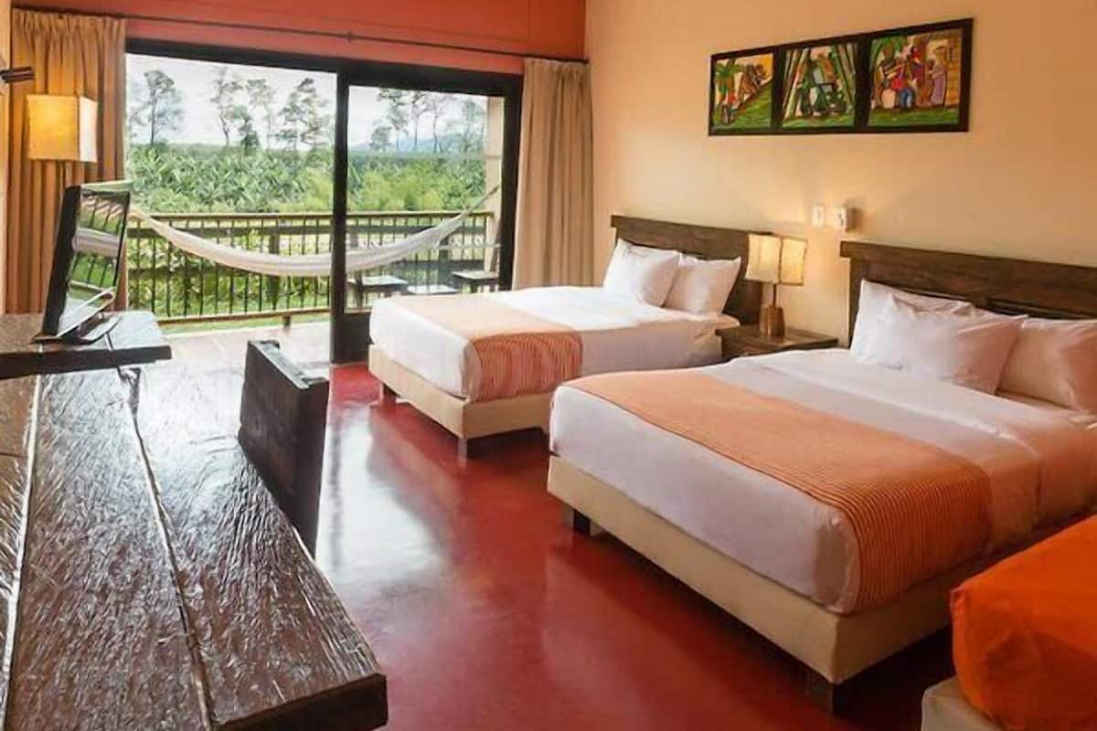 Standard Room | In-room safe, desk, blackout drapes, iron/ironing board (on request)
