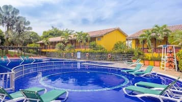 3 outdoor pools, pool umbrellas, sun loungers