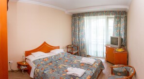 ห้องสแตนดาร์ดดับเบิลหรือทวิน | มินิบาร์, ตู้นิรภัยในห้องพัก, ผ้าม่านกันแสง, เตียงเสริม/เปล