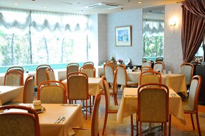 Breakfast, lunch and dinner served - Hotel Listel Shinjuku (Tokyo)