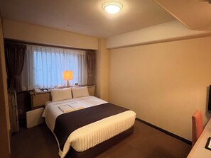 Desk, blackout curtains, iron/ironing board, free WiFi - Hotel Listel Shinjuku (Tokyo)