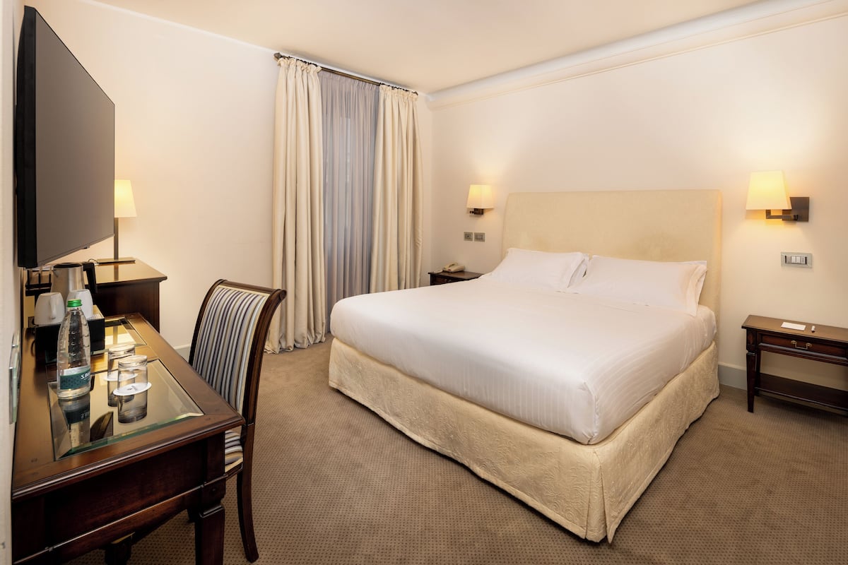 Egyptian cotton sheets, premium bedding, down duvets