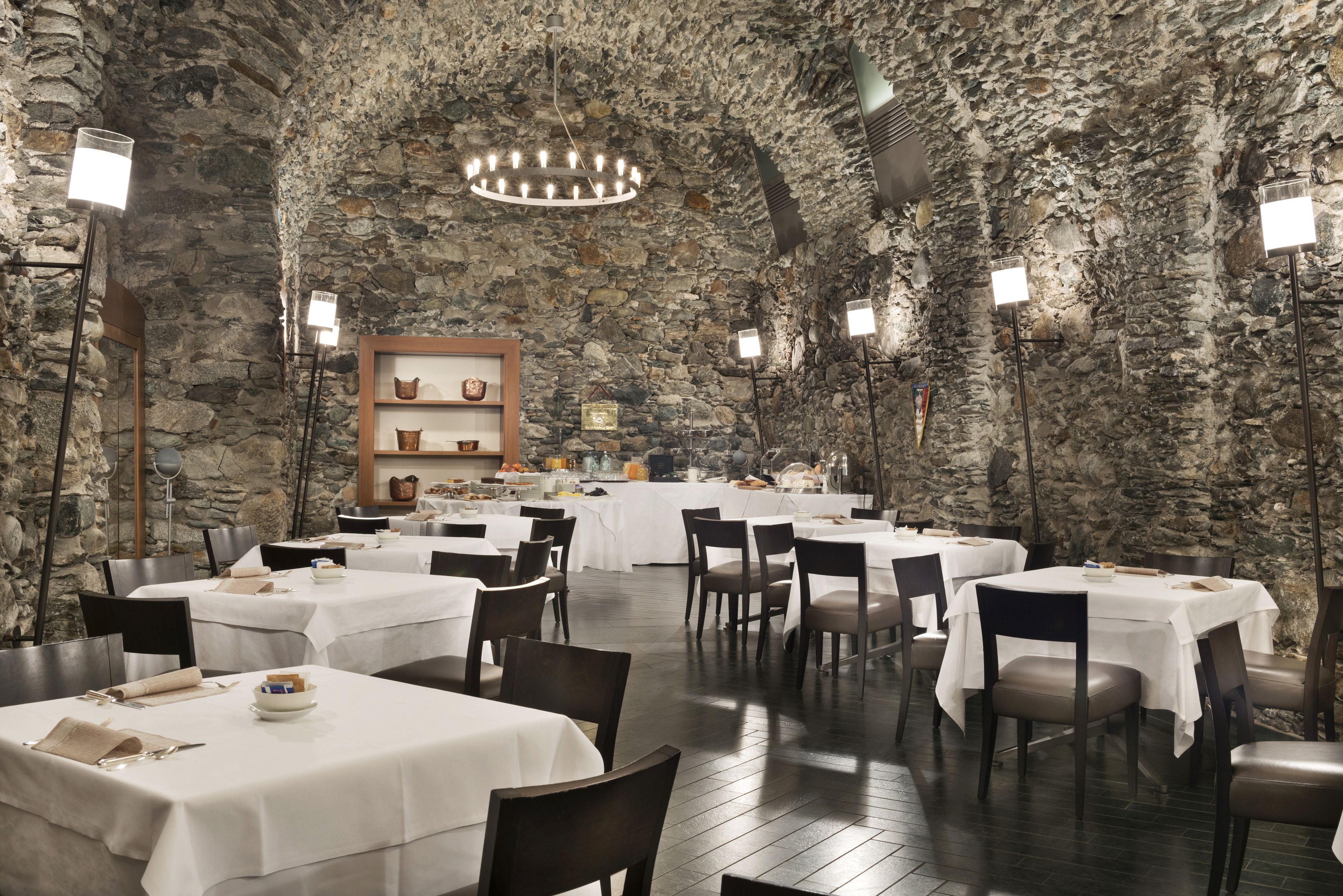 朝食 (ビュッフェ)、平日に提供 (1 名様 10 EUR)