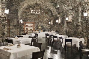 Buffet breakfast on weekdays (EUR 10 per person)