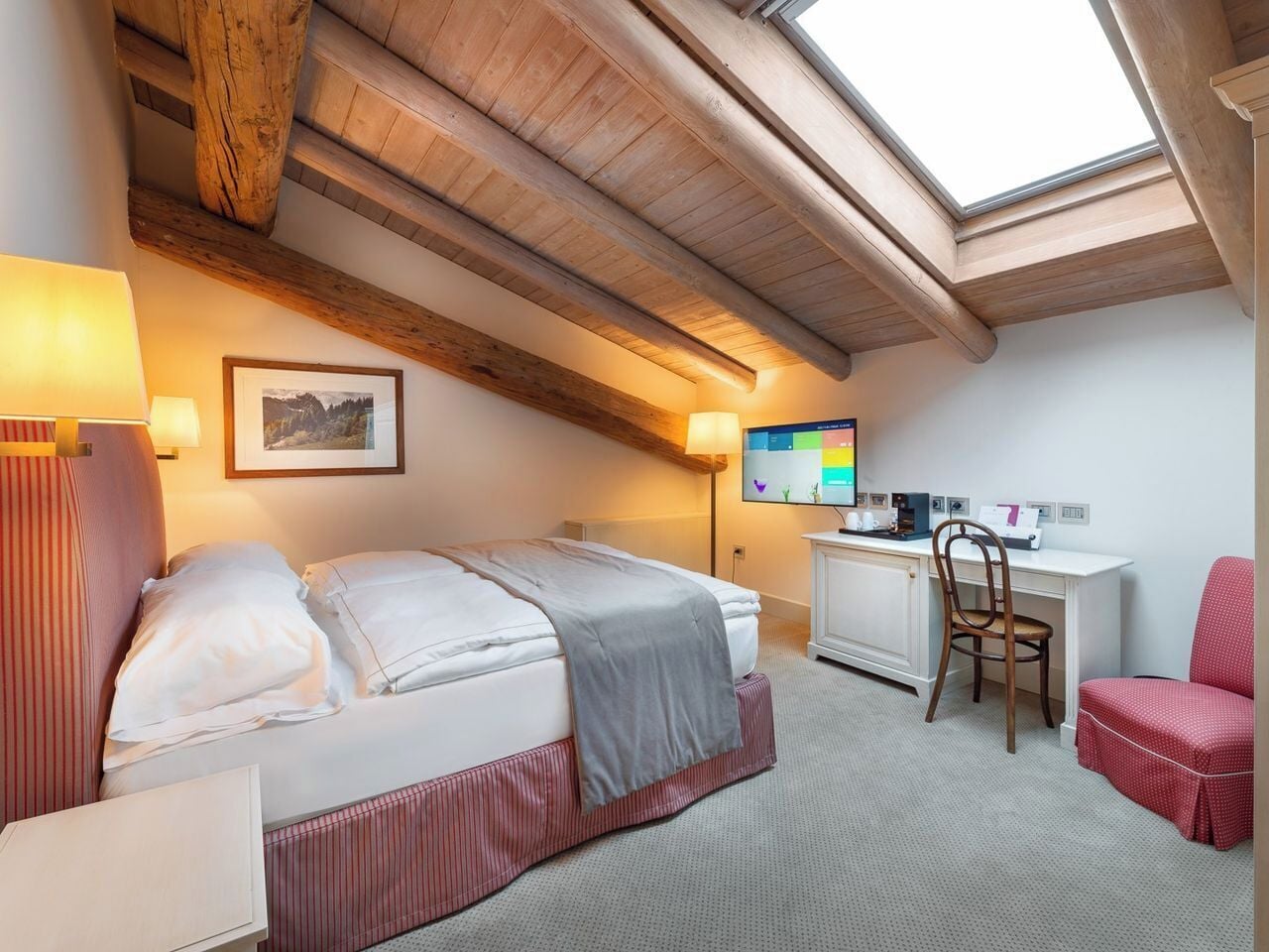 Habitación clásica, 1 cama de matrimonio, no fumadores (Converts to 2 Twin Beds) | Sábanas de algodón egipcio y ropa de cama de alta calidad