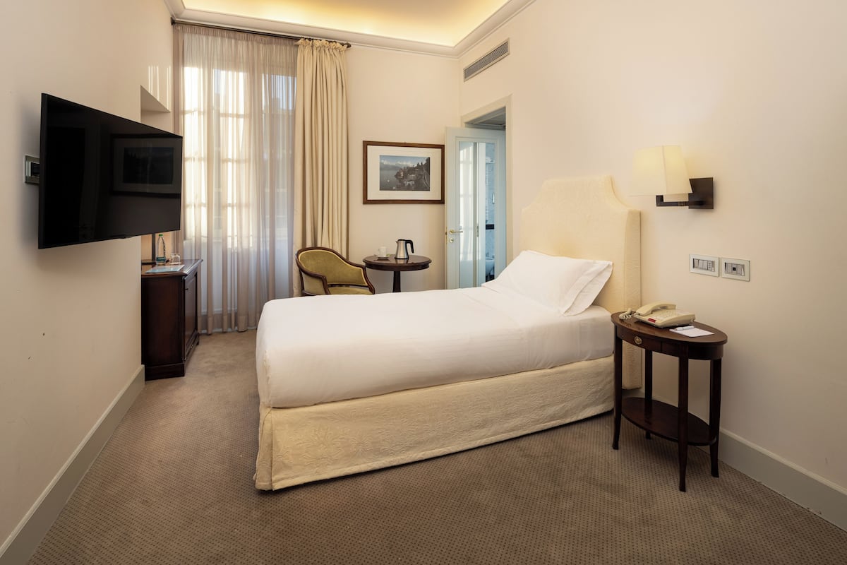 Egyptian cotton sheets, premium bedding, down duvets