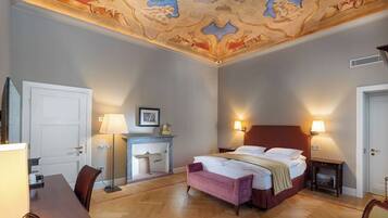 Chambre Deluxe, 1 grand lit, non-fumeur (Converts to 2 Twin Beds;View)