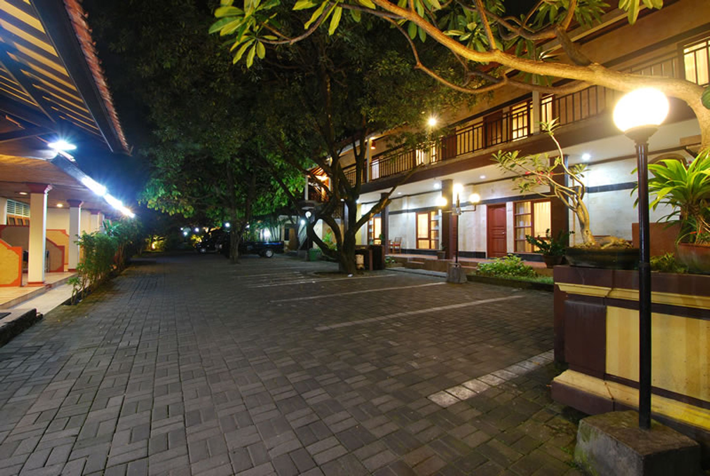 Foto - Yulia Beach Inn Kuta