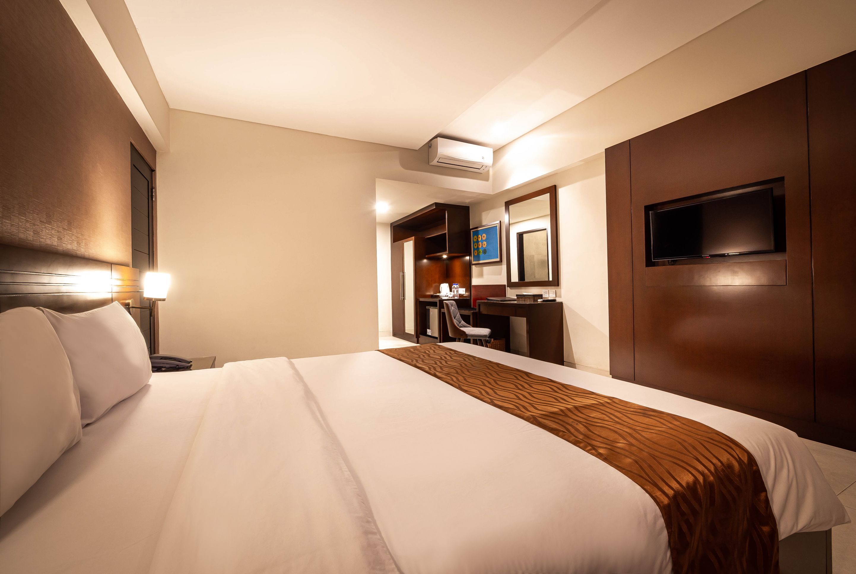 deluxe premier double or twin room | 1 bedroom, in-room safe, desk, free cots/infant beds