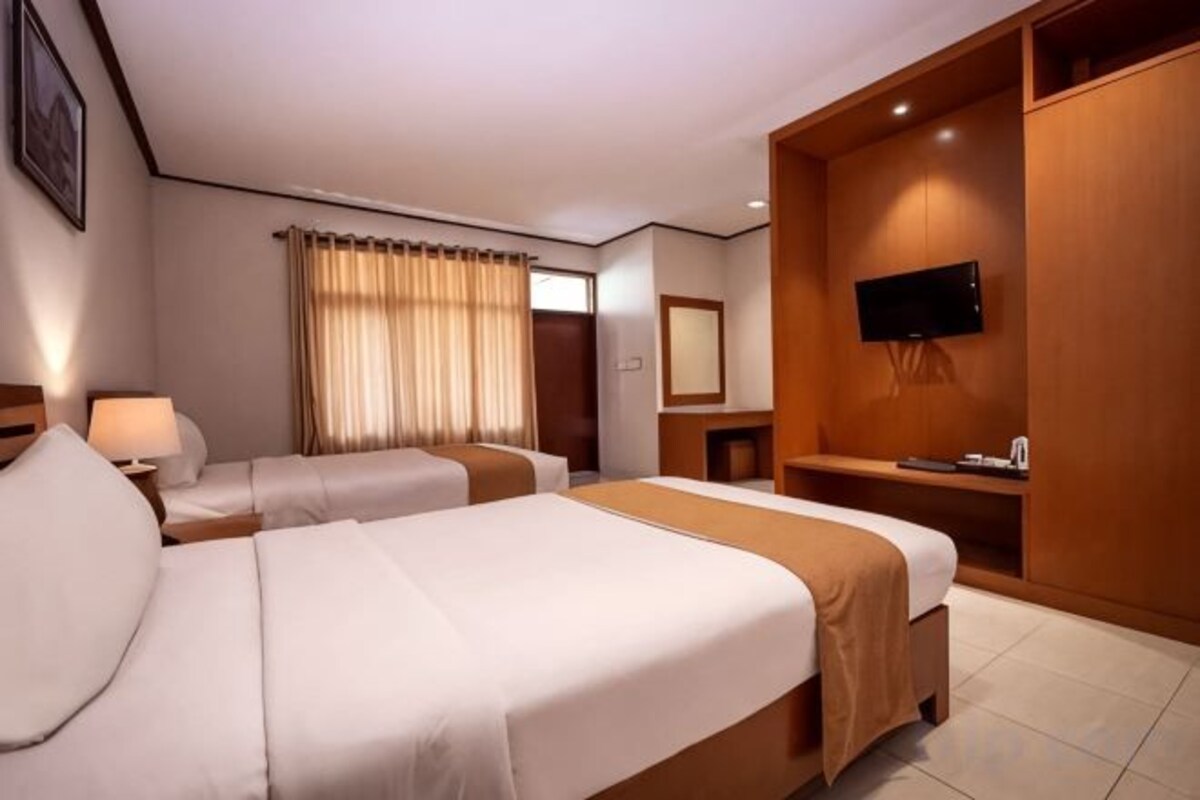 In-room safe, desk, cribs (free), rollaway beds (surcharge)