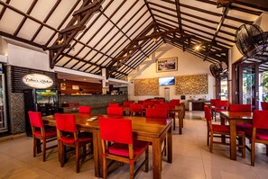 Se sirven desayunos, almuerzos y cenas; cocina internacional