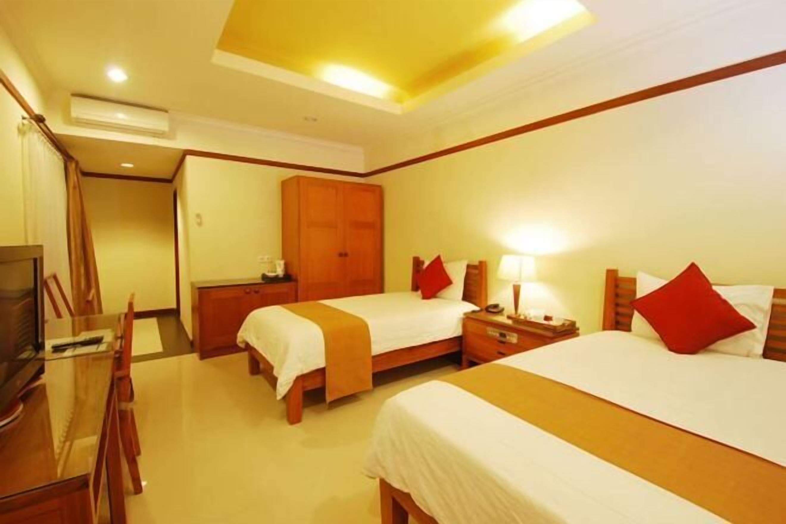 In-room safe, desk, free cribs/infant beds, rollaway beds