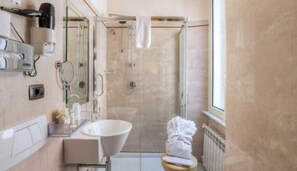 Economy-Doppelzimmer | Badezimmer