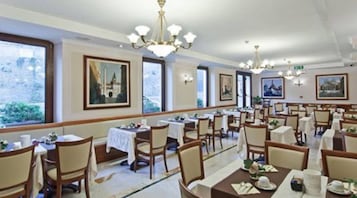 Se ofrece un desayuno bufé (20 EUR por persona)