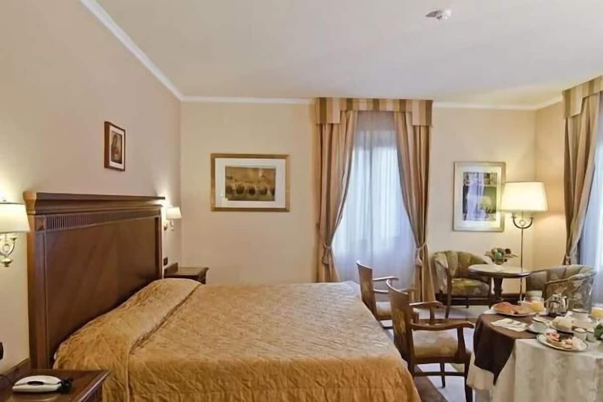 Minibar, in-room safe, desk, soundproofing