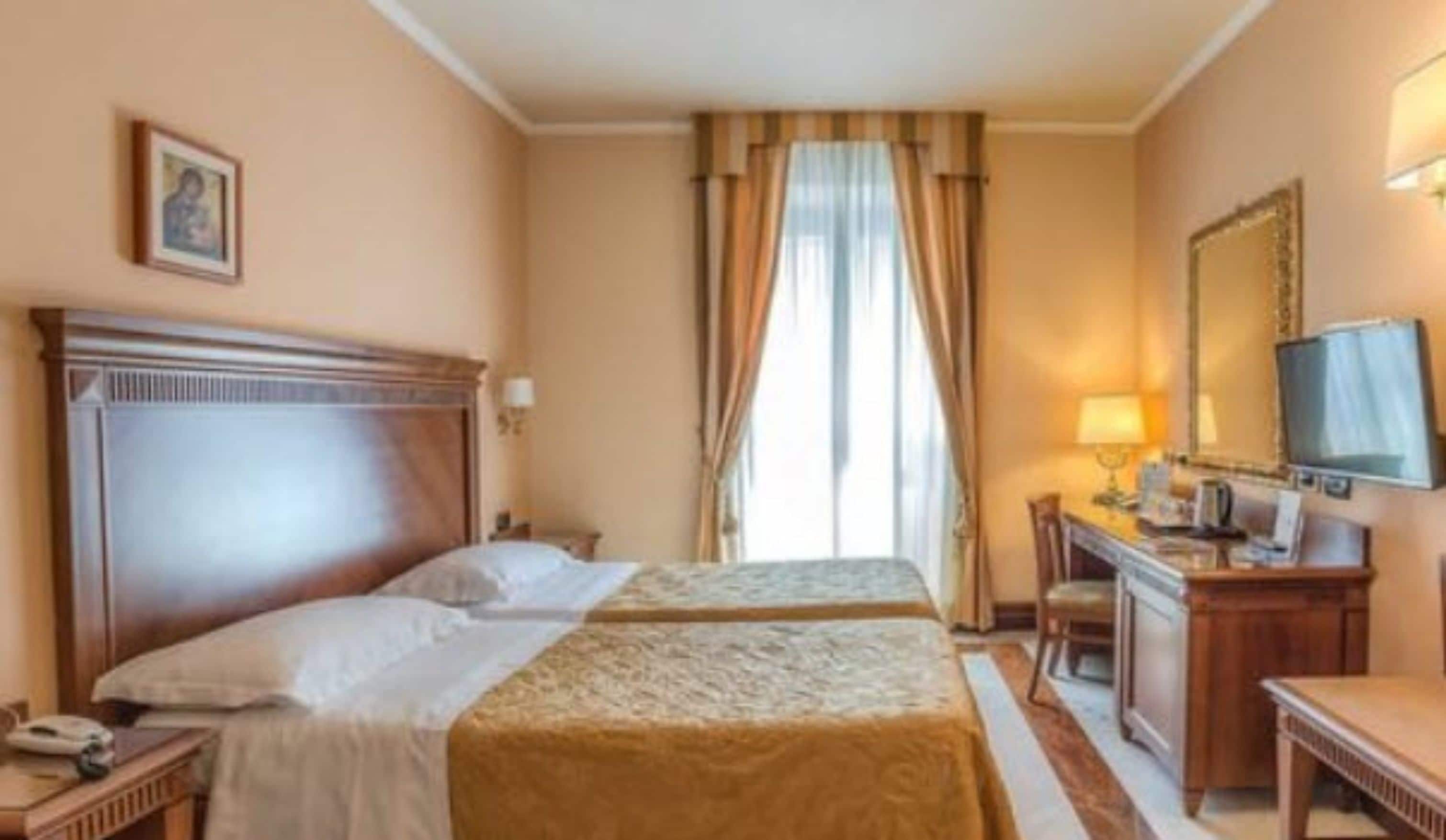 triple room | minibar, in-room safe, desk, soundproofing