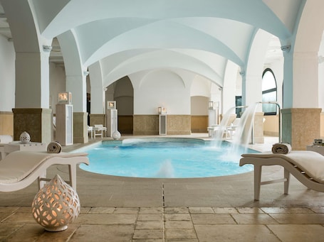 Salas de tratamiento para parejas, un sauna, baño turco/hammam. Borgobianco Resort & Spa Polignano - MGallery Collection