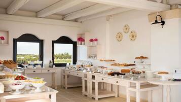 Breakfast, lunch and dinner served