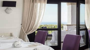 Breakfast, lunch and dinner served