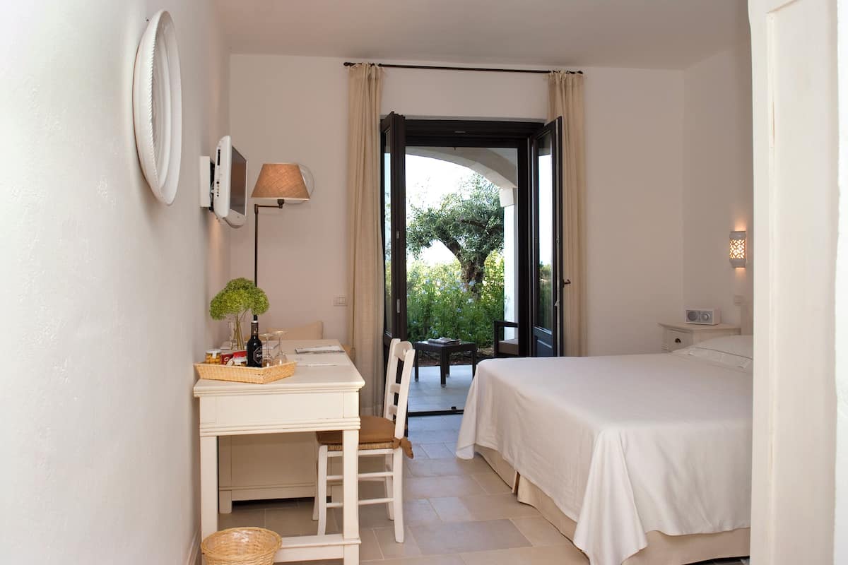 1 bedroom, premium bedding, minibar, in-room safe