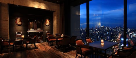 3 restaurantes; se sirven comidas