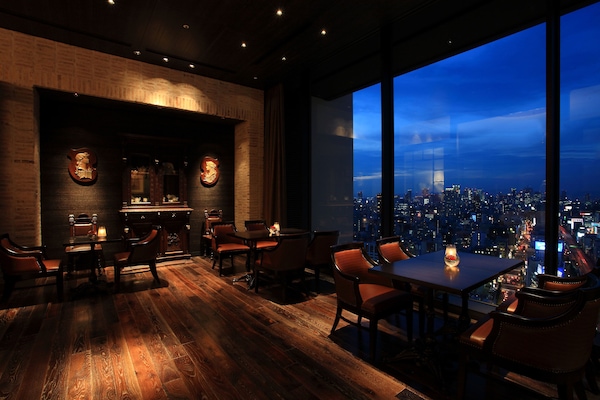 3 restaurants, lunch served