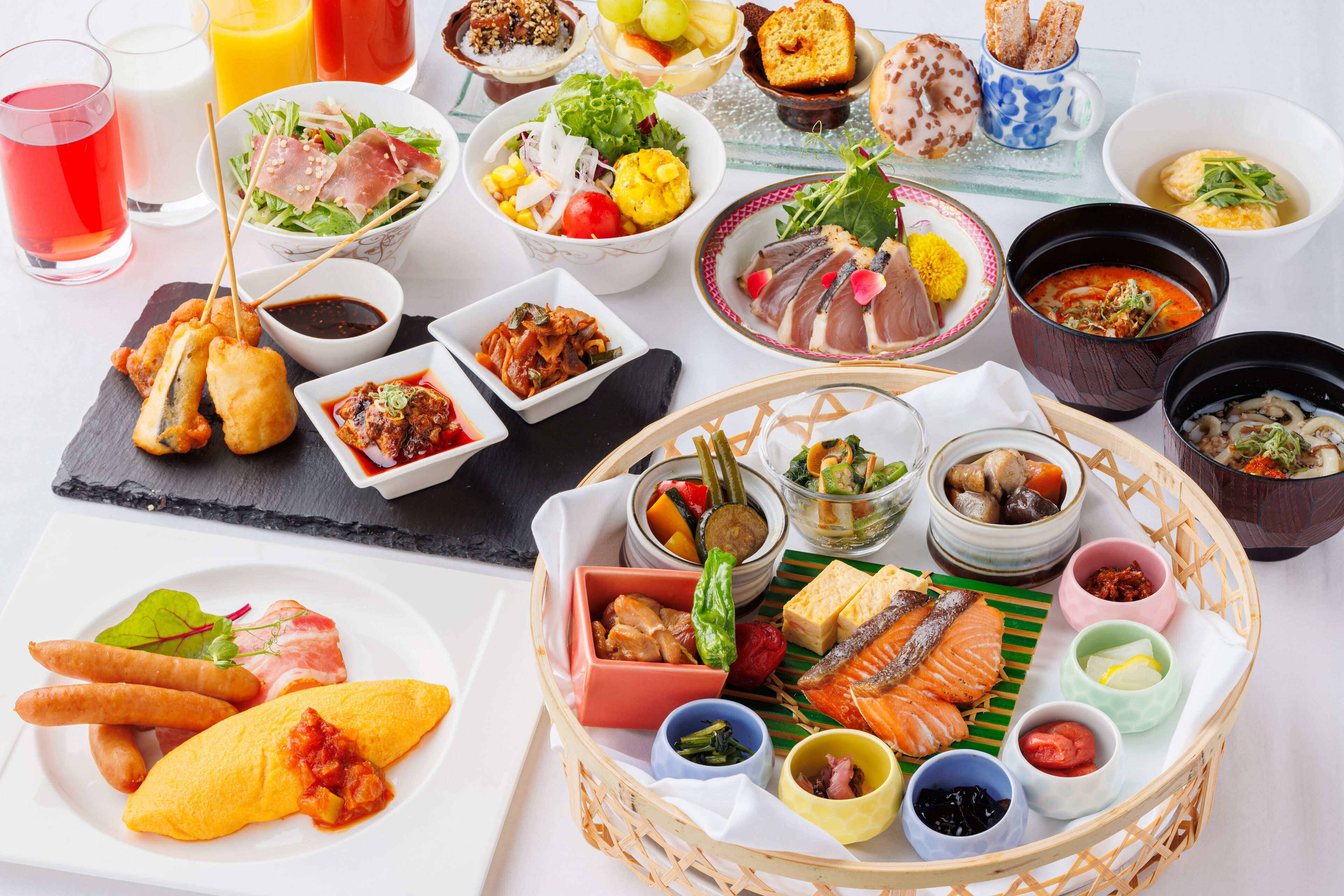 Sarapan prasmanan setiap hari (JPY 4500 per orang)