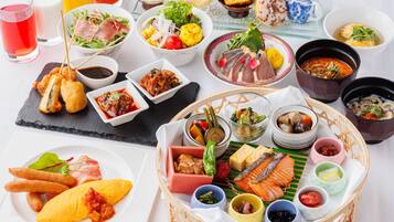 Sarapan prasmanan setiap hari (JPY 4500 per orang)