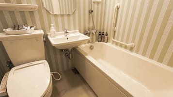 Un baño con inodoro, lavabo y bañera.
