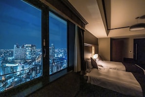 1 quarto, edredons de pluma, cortinas blackout