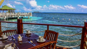 Petit déjeuner, déjeuner et dßner servis sur place