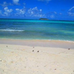 Plage, sable blanc, serviettes de plage, kayak