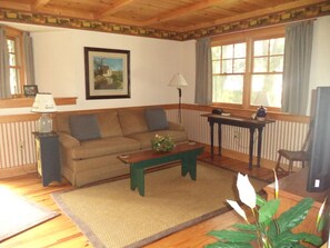 標準套房, 1 張特大雙人床, 非吸煙房, 壁爐 | 客廳 | 平面電視、壁爐