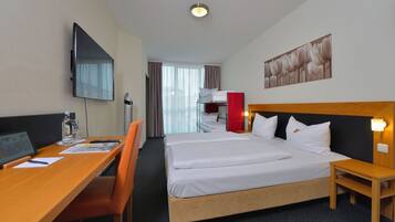 Premium bedding, in-room safe, desk, blackout drapes