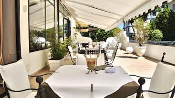 Aperto a colazione e cena, cucina italiana